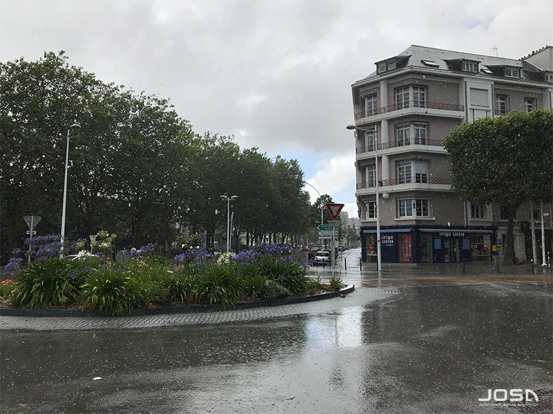 雨の日のロリアン中心部