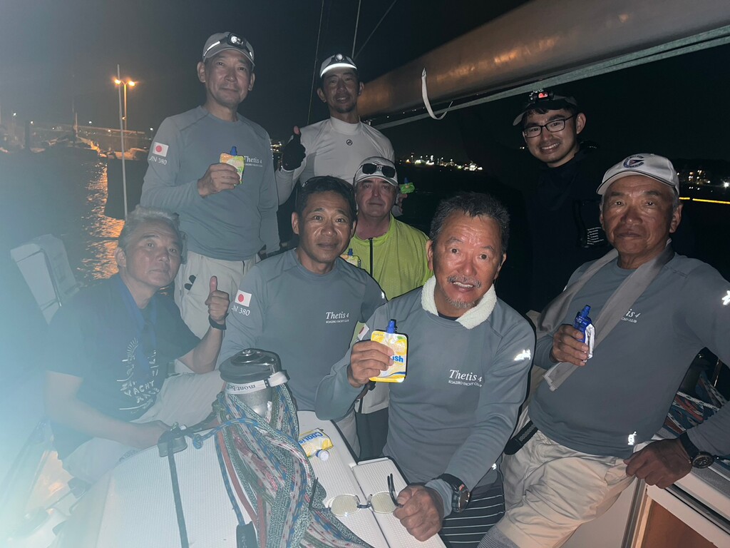 テキスト ボックス:
アイスクリームでフィニッシュを祝う
乾杯のビールはこの後で・・